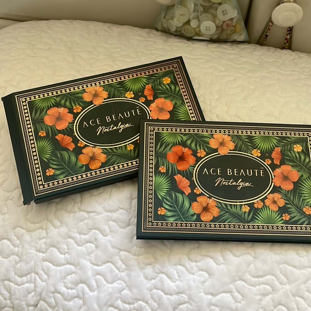 Ace Beaute Nostalgia eye shadows